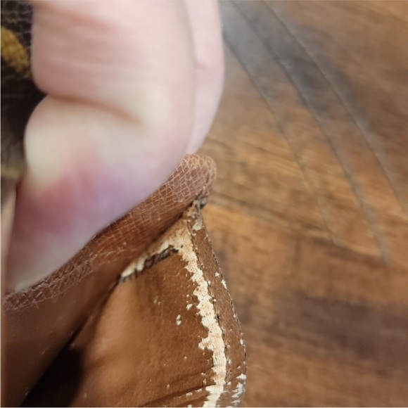 Authentic Louis Vuitton card wallet - Picture 10 of 10